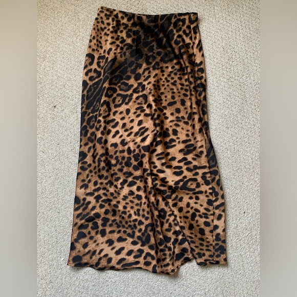 Midi cheetah skirt: forever 21 - Picture 2 of 4
